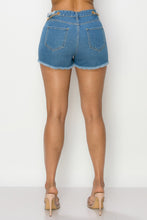 Load image into Gallery viewer, Side Chain Detailed Denim Shorts
