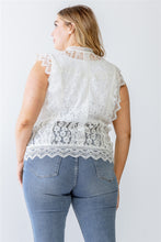 Load image into Gallery viewer, Plus Cotton Floral Lace Embroidery Detail Top
