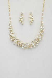 Leaf Pattern Pearl Crystal Necklace