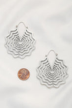 Load image into Gallery viewer, Spider Web Shape Metal Dangle Earring
